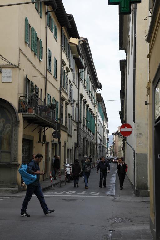Quiet In The Apartment Florenz